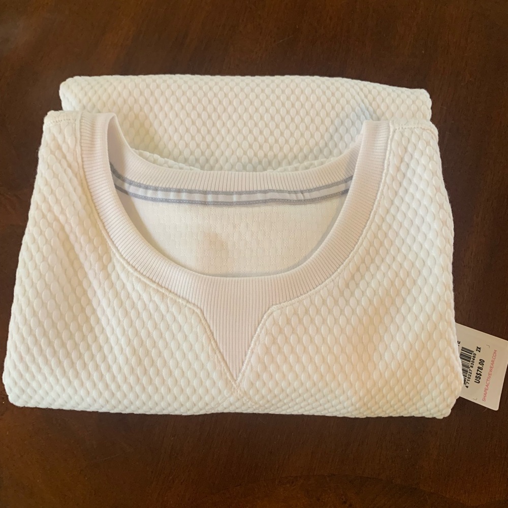 Light weight 2X top by shape NWT